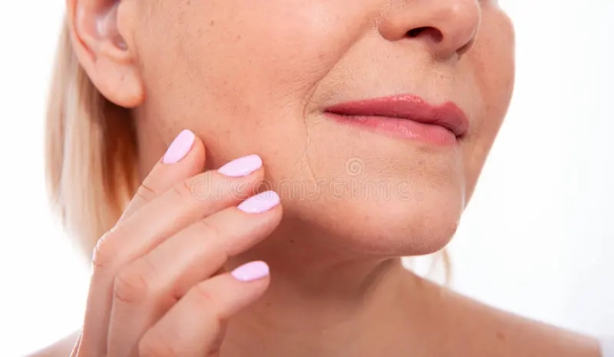 Die Wahrheit über Gesichtsfalten: Ursachen, Vorbeugung und natürliche Lösungen