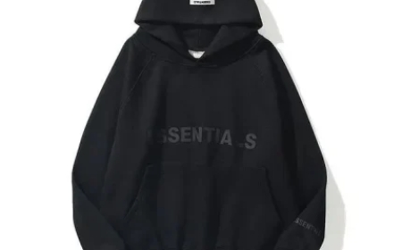 Essentials Hoodie – The Ultimate Minimal Layer